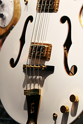 포토 JPG 해외이미지 줄 악기 음악 사람없음 소리 기구 기타 악단 클래식 베이스 해외202004 해외포토 컨셉 현악기 문화예술 파일형식 이미지허브