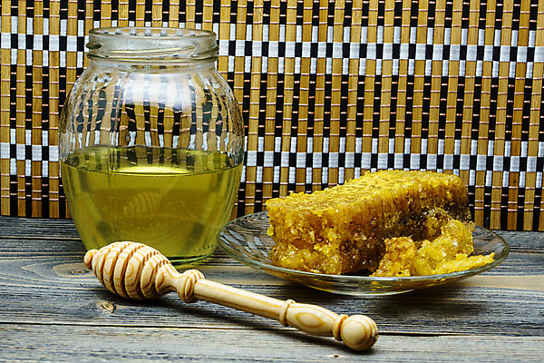 포토 JPG 해외이미지 꽃 음식 백그라운드 재료 자연 유리 디저트 건강 사람없음 목재 약 노란색 주방 숟가락 흐름 흰색 신선 항아리 투명 액체 막대기 사발 황금 붓기 달콤 맛 떨어짐 아침식사 냄비 상품 설탕 먹기 오브젝트 국자 유기농 시럽 꿀 벌집 내추럴 고립 밀랍 어려움 해외202004 해외포토 나무 식물 웰빙 컬러 컨셉 의학 모션 재질 주방용품 수저 식사 도자기 사기그릇 솥 생태계 파일형식 이미지허브