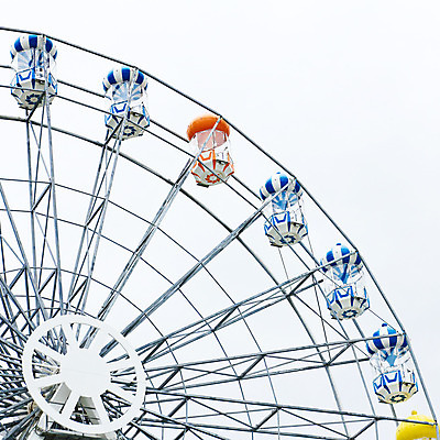 포토 JPG 해외이미지 공원 행복 여행 가족 놀이 휴식 사람없음 야외 컬러풀 축제 바퀴 원형 큼 서커스 그네 회전목마 공평 철강 해외202004 해외포토 도형 공공시설 감정 컬러 컨셉 관계 놀이기구 크기 파일형식 이미지허브