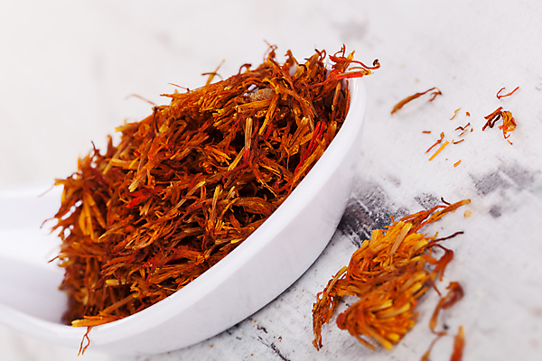 포토 JPG 해외이미지 스튜디오촬영 전통 음식 백그라운드 오렌지 재료 자연 건조 요리 동양인 사람없음 목재 빨간색 세로 숟가락 활발 흰색 양념 조미료 클래식 고급 닫기 맛 묘사 매움 향 내추럴 사프란 이국적 프리미엄 해외202004 해외포토 나무 컬러 컨셉 과일 모션 수저 실내 인종 향신료 생태계 향미료 파일형식 이미지허브