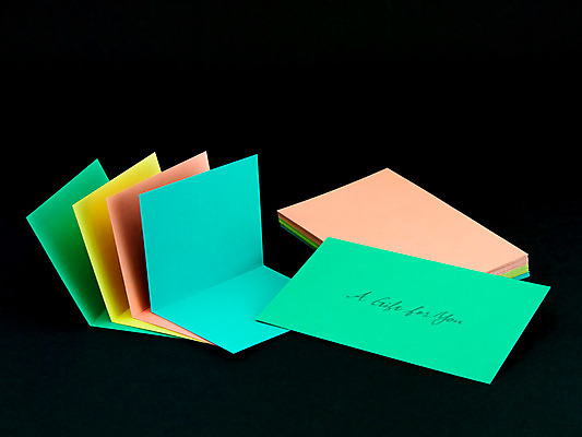 포토 JPG 해외이미지 디자인 계절 기념일 꽃 행복 종이 분홍색 백그라운드 겨울 휴가 선물 미술 이벤트 사람없음 초록색 파란색 노란색 놀람 기쁨 흰색 축하 인사 신용카드 메시지 달콤 엽서 초대 해외202004 해외포토 식물 감정 컬러 컨셉 문화예술 표정 금융 예절 맛 편지 파일형식 이미지허브