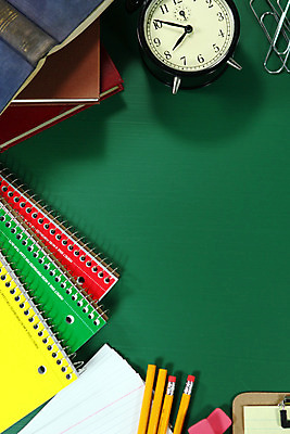 포토 JPG 해외이미지 교육 시계 무늬 교실 학교 사람없음 목재 책 쌓기 칠판 기록 사과 연도 책상 신학기 시작 장면 오리엔테이션 초보 필기체 카피스페이스 해외202004 해외포토 나무 문자 가구 과일 재료 모션 공백 파일형식 이미지허브