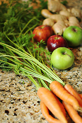 포토 JPG 해외이미지 라이프스타일 음식 다이어트 채소 오렌지 과일 자연 건강 식이요법 사람없음 여름 당근 추위 신선 달콤 맛 사과 시원함 갈증 유기농 레시피 칼로리 생강 해외202004 해외포토 웰빙 계절 컨셉 뿌리채소 생활 생태계 파일형식 이미지허브