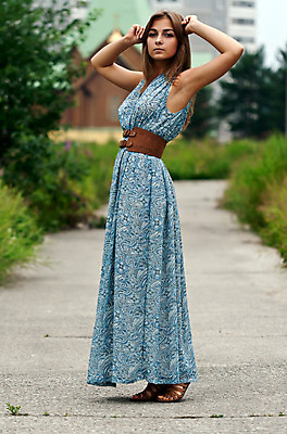 포토 JPG 해외이미지 백인 모델 드레스 여자 거리 한명 유행 도시 화려 고급 스타일 해외202004 해외포토 서양인 1 옷 컨셉 사람 파일형식 이미지허브