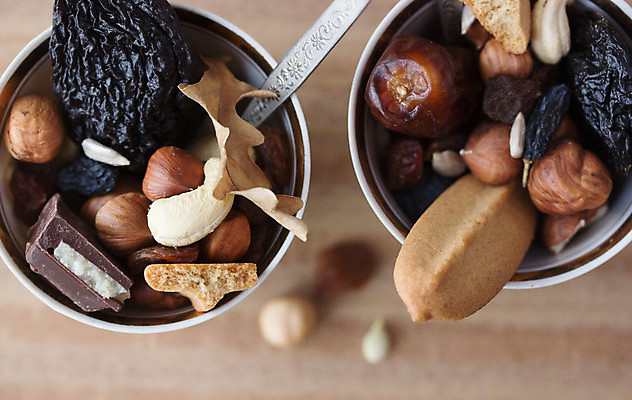 포토 JPG 해외이미지 열매 음식 다이어트 재료 디저트 건조 건강 종류 씨앗 사람없음 목재 컵 숟가락 여러개 견과류 신선 사발 혼합 먹기 유기농 날것 땅콩 호두 아몬드 무화과 내추럴 건포도 살구 섞기 핸드메이드 개암 비건 해외202004 해외포토 나무 식물 식기 웰빙 다수 과일 모션 포도 수저 사기그릇 건과일 채식주의자 파일형식 이미지허브