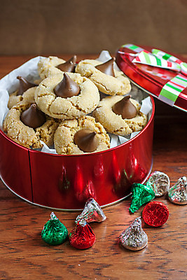 포토 JPG 해외이미지 음식 크리스마스 휴가 디저트 키스 사탕 사람없음 갈색 쿠키 초콜릿 벚꽃 달콤 굽기 땅콩 버터 해외202004 해외포토 기념일 꽃 컬러 견과류 맛 구이 애정표현 파일형식 이미지허브