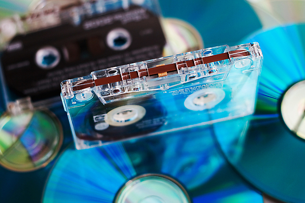 포토 JPG 해외이미지 음악 노래 놀이 사람없음 전자제품 빛 자료 기계 소리 모임 수확 CD 카세트테이프 혼합 자르기 DJ 오브젝트 라디오 복고 오디오 테이프 수납 스테레오 얼레 80대 고립 그런지 선로 옛날 지원 팝 목차 해외202004 해외포토 노년 농업 모션 문화예술 문구용품 파일형식 이미지허브