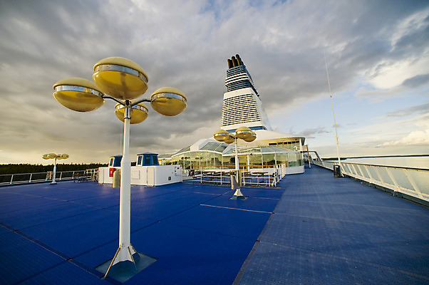 포토 JPG 해외이미지 나무 바다 섬 여행 오렌지 건축양식 교통시설 하늘 주택 3 사람없음 빨간색 물 파란색 화물 발코니 흰색 만 보트 큼 크루즈 갑판 오브젝트 출발 함선 육군 포트 닻 해외202004 해외포토 자연요소 식물 건축 컬러 교통 컨셉 배_교통 과일 군대 건물 운송업 크기 시설 파일형식 이미지허브