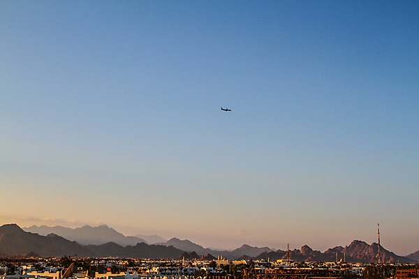 포토 JPG 해외이미지 구름 실루엣 산업 여행 오렌지 교통시설 하늘 비행기 파노라마 사람없음 공중 햇빛 태양 일몰 도착 상업 제트기 빛망울 줄서기 착륙 해외202004 해외포토 자연요소 교통 과일 항공교통 모션 대중교통 촬영기법 빛 노을 시설 파일형식 이미지허브