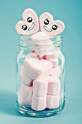 포토 JPG 해외이미지 모양 디자인 여자 남자 행복 음식 분홍색 컨셉 휴가 디저트 발렌타인데이 사탕 선물 사랑 사람없음 장식 봄 회색 하트 인사 달콤 설탕 부드러움 2월 마시멜로우 어려움 해외202004 해외포토 계절 감정 컬러 데이이벤트 사람 예절 감각 날짜 맛 파일형식 이미지허브