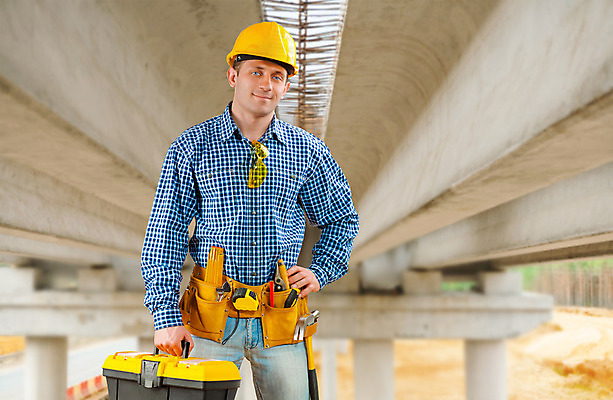 포토 JPG 해외이미지 백인 직업 응시 남자 산업 티셔츠 교실 노동자 작업복 한명 미소 사람 장비 벨트 공구 잡기 업무 작업 기술자 보호 감독 아래 목수 측정 유지 계약자 조작 해외202004 해외포토 서양인 1 시선 잡화 옷 교육 컨셉 셔츠 학교 모션 표정 도구 방향 계약 위치 파일형식 이미지허브