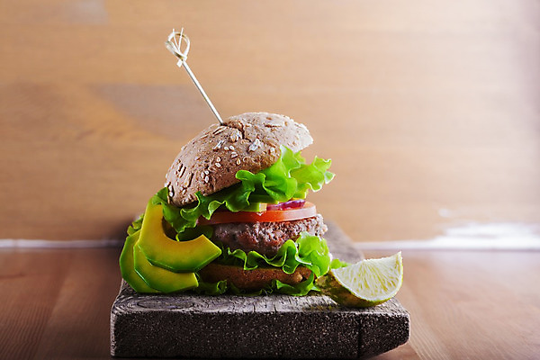 포토 JPG 해외이미지 음식 토마토 패스트푸드 육류 사람없음 식사 샐러드 햄버거 상추 바비큐 라임 아보카도 번 해외202004 해외포토 빵 채소 과일 식재료 인스턴트 파일형식 이미지허브