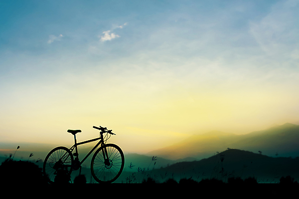 포토 JPG 해외이미지 라이프스타일 실루엣 도로 스포츠 여행 포즈 백그라운드 밭 자연 하늘 휴가 건강 사람없음 야외 운동 태양 노란색 일출 자전거 일몰 새벽 바퀴 승차 저녁 연습 속도 순환 주말 라이더 레이서 바이킹 해외202004 해외포토 자연요소 길 컬러 농업 교통시설 모션 촬영기법 생활 노을 바이크 야간 생태계 파일형식 이미지허브