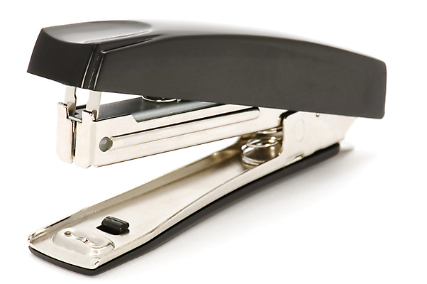 포토 JPG 해외이미지 종이 비즈니스 학교 사람없음 사무실 금속 장비 흰색 도구 공구 업무 은색 플라스틱 스테이플러 책상 오브젝트 고립 공급 해외202004 해외포토 교육 컬러 가구 재질 사무용품 작업 파일형식 이미지허브