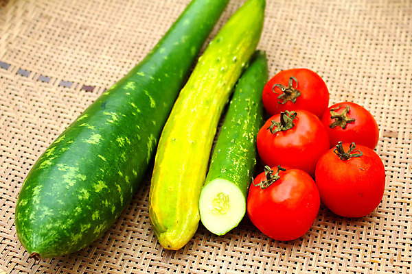 포토 JPG 해외이미지 음식 농업 다이어트 토마토 채소 과일 양파 파슬리 건강 사람없음 빨간색 바구니 당근 신선 그룹 시장 사과 농부 브로콜리 수집 유기농 양배추 후추 고립 해외202004 해외포토 직업 웰빙 산업 컬러 뿌리채소 향신료 파일형식 이미지허브