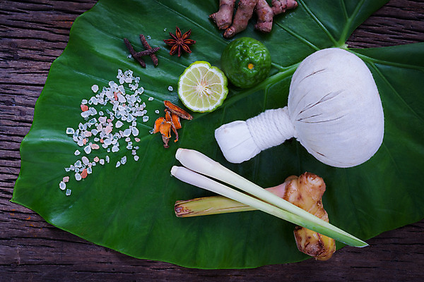 포토 JPG 해외이미지 전통 아시아 선 신체 공 태국 휴식 건강 동양인 사람없음 치료 스파 고통 장비 긴급 직물 신선 마사지 실 약초 소중 레몬 허브 어깨 라임 긴장 생강 테라피 내추럴 돌봄 해외202004 해외포토 식물 감정 나라 컨셉 채소 과일 의학 모션 인종 신체부위 뷰티 풀_식물 파일형식 이미지허브