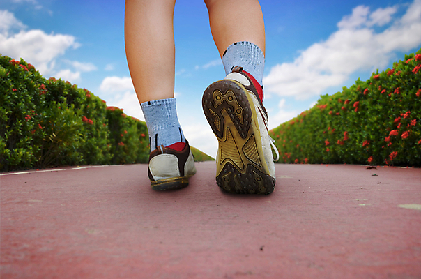 포토 JPG 해외이미지 라이프스타일 공원 여자 길 스포츠 신발 자국 모션 자연 아침 휴식 건강 사람 사람없음 달리기 조깅 운동 걷기 정원 달리기선수 양발 해외202004 해외포토 주간 공공시설 컨셉 생활 생태계 육상선수 파일형식 이미지허브