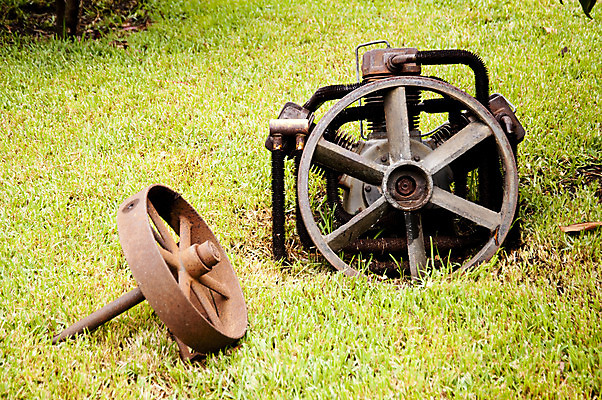 포토 JPG 해외이미지 산업 사람없음 야외 초록색 기계 과학기술 부식 톱니바퀴 기어 모터 옛날 해외202004 해외포토 컬러 기술 파일형식 이미지허브