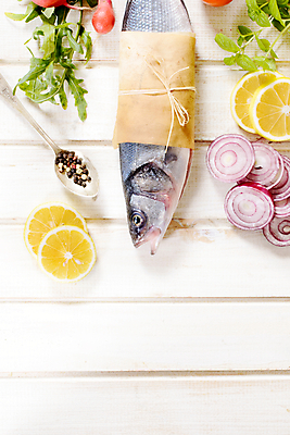 포토 JPG 해외이미지 산업 음식 바다 백그라운드 토마토 채소 재료 포장 탁자 양파 건강 어류 요리 사람없음 목재 세로 상점 식사 저녁식사 침묵 공백 신선 고명 맛 그릴 지중해 먹기 해산물 향신료 준비 매움 날것 도미 라임 패키지 후추 딜 베이스 생식 해외202004 해외포토 나무 가구 컨셉 과일 모션 주방용품 현악기 수중동물 소리 향미료 파일형식 이미지허브