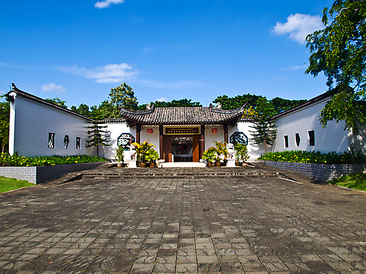 포토 JPG 해외이미지 나무 구름 학생 전통 디자인 외관 아시아 문화 호수 여행 백그라운드 건축양식 교실 태국 자연 하늘 지붕 산 그림자 미술 동양인 풍경 사람없음 건물 장식 초록색 파란색 문 평화 정원 중국 도시 메인 대학교 대문 장면 동쪽 대칭 스타일 해외202004 해외포토 자연요소 식물 건축물 교육 건축 나라 컬러 컨셉 학교 문화예술 인종 방향 생태계 파일형식 이미지허브