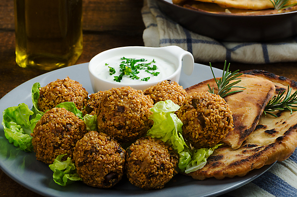 포토 JPG 해외이미지 전통 음식 빵 다이어트 토마토 채소 공 양파 오이 파슬리 샌드위치 건강 마늘 요리 사람없음 가로 초록색 식사 샐러드 튀김 흰색 신선 중앙 상추 주머니 지중해 허브 점심식사 바이오 병아리콩 아랍어 채식주의자 피타 비건 해외202004 튀르키예 해외포토 식물 아시아 바다 컬러 콩 채식 파일형식 이미지허브