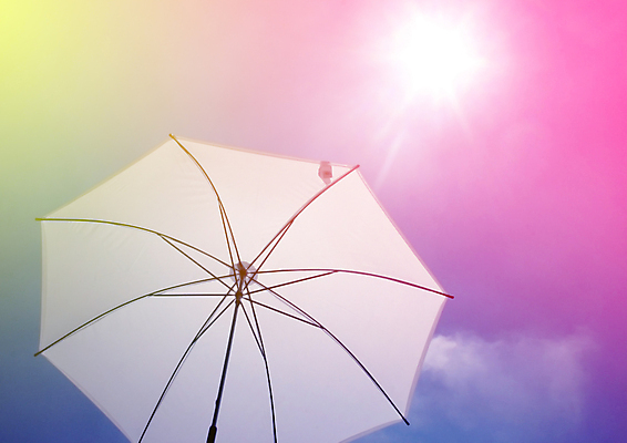 포토 JPG 해외이미지 백그라운드 우산 하늘 날씨 추상 휴가 사람없음 빨간색 초록색 파란색 빛 컬러풀 햇빛 태양 맑음 기쁨 흰색 보호 오브젝트 반대 옛날 카피스페이스 해외202004 해외포토 자연요소 감정 컬러 컨셉 무늬 공백 파일형식 이미지허브