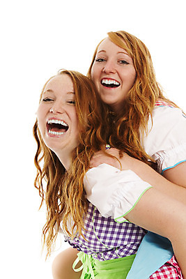 포토 JPG 해외이미지 전통 드레스 옷 계절 여자 행복 유럽 문화 백그라운드 2 휴가 독일 미소 웃음 소녀 두명 초록색 파란색 치마 파티 유행 축제 흰색 직물 유혹 던들 뮌헨 옥토버페스트 바이에른 바이에른사람 해외202004 해외포토 감정 나라 어린이 컬러 컨셉 하의 표정 사람 이벤트 파일형식 이미지허브