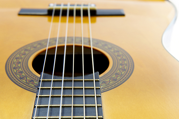 포토 JPG 해외이미지 줄 악기 음악 사람없음 목재 소리 기구 기타 오브젝트 흰배경 머리위 해외202004 해외포토 나무 백그라운드 재료 현악기 문화예술 흰색 파일형식 이미지허브