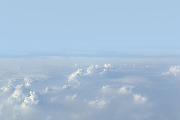 포토 JPG 해외이미지 구름 바다 백그라운드 하늘 풍경 사람없음 파란색 환경 흰색 내추럴 해외202004 해외포토 자연요소 컬러 파일형식 이미지허브