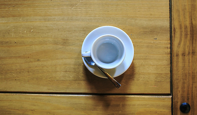 포토 JPG 해외이미지 커피 음료 탁자 아침 미술 사람없음 목재 컵 갈색 숟가락 검은색 이탈리아 카페 우유 소용돌이 하트 뜨거움 액체 맛 아침식사 정상 혼합 컵받침 그림 아로마 향 카푸치노 에스프레소 중독 점심식사 라떼 카페인 해외202004 해외포토 주간 모양 나무 식기 유럽 컬러 가구 컨셉 재료 문화예술 유제품 수저 상점 식사 회오리 받침대 파일형식 이미지허브