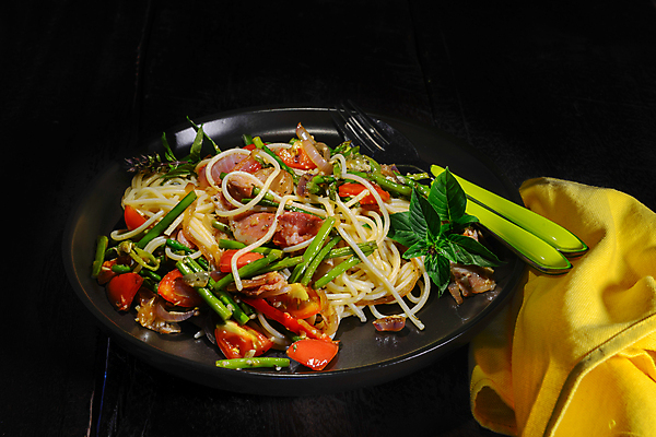 포토 JPG 해외이미지 전통 접시 음식 백그라운드 포크 잎 토마토 채소 부분 탁자 치즈 파스타 스파게티 육류 돼지고기 요리 사람없음 목재 빨간색 초록색 노란색 식당 숟가락 식사 저녁식사 이탈리아 흰색 신선 맛 지중해 허브 향신료 국수 냅킨 햄 아스파라거스 베이컨 바질 점심식사 해외202004 해외포토 나무 식물 식기 유럽 바다 컬러 가구 컨셉 식재료 재료 유제품 서양음식 수저 상점 면류 향미료 파일형식 이미지허브