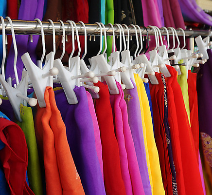 포토 JPG 해외이미지 패턴 거리 매달리기 사람없음 빨간색 컬러풀 쌓기 상점 목도리 직물 면 시장 질감 해외202004 해외포토 잡화 컬러 무늬 모션 파일형식 이미지허브