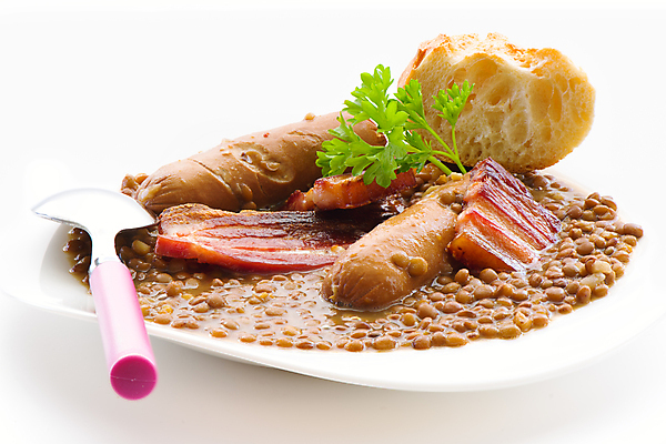 포토 JPG 해외이미지 식물 전통 접시 음식 백그라운드 겨울 채소 주택 따뜻함 파슬리 건강 육류 요리 사람없음 숟가락 식사 저녁식사 당근 흰색 시골 사발 소시지 수프 냄비 바게트 냅킨 베이컨 레시피 점심식사 고립 프랑크푸르트 해외202004 해외포토 식기 계절 빵 컬러 식재료 뿌리채소 독일 수저 돼지고기 건물 도시 사기그릇 가공식품 솥 파일형식 이미지허브