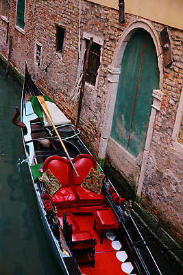 포토 JPG 해외이미지 유럽 바다 여행 백그라운드 휴가 사랑 사람없음 세로 물 파란색 황혼 이탈리아 하트 도시 보트 역사 곤돌라 함선 운하 베네치아 옛날 채널 카피스페이스 해외202004 해외포토 자연요소 모양 감정 나라 컬러 배_교통 일몰 공백 파일형식 이미지허브