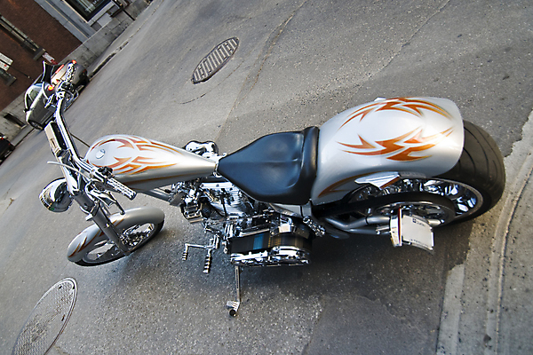 포토 JPG 해외이미지 여행 캐나다 휴가 휴식 거리 사람없음 여름 관광지 탑 고층빌딩 오토바이 도시 도심 몬트리올 해외202004 해외포토 건축물 계절 컨셉 북아메리카 빌딩 바이크 파일형식 이미지허브