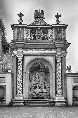 포토 JPG 해외이미지 나무 디자인 외관 공원 유럽 문화 조각 여행 건축양식 자연 미술 풍경 사람없음 야외 건물 초록색 물 여름 조각상 정원 이탈리아 폭포 바위 개울 역사 고급 로마 빌라 분수 D 해외202004 해외포토 자연요소 식물 건축물 알파벳 계절 공공시설 건축 나라 컬러 컨셉 문화예술 주택 강 조형물 돌_바위 생태계 파일형식 이미지허브