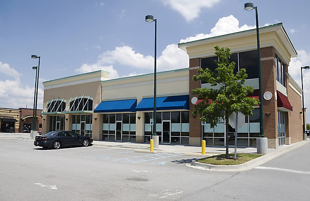 포토 JPG 해외이미지 외관 조각 가로등 비즈니스 건축양식 부동산 벽돌 사람없음 건물 빨간색 파란색 상점 재산 주차 쇼핑몰 상업 광장 소매 진짜 차양 해외202004 해외포토 건축물 공공시설 건축 컬러 금융 파일형식 이미지허브