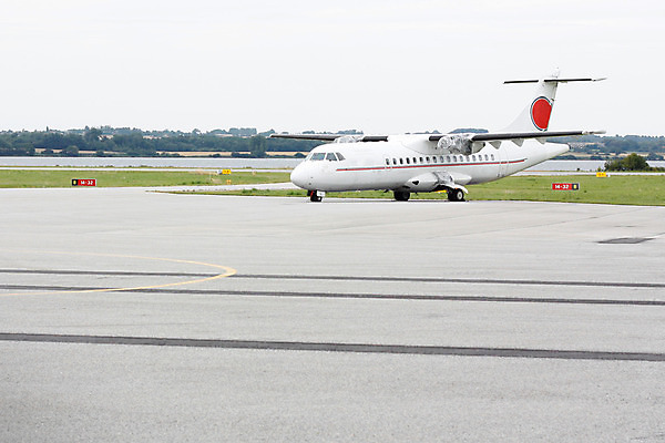 포토 JPG 해외이미지 조각 비행기 사람없음 침묵 잡기 주차 이륙 착륙 해외202004 해외포토 항공교통 모션 대중교통 소리 파일형식 이미지허브