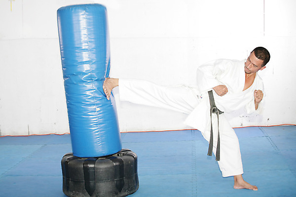 포토 JPG 해외이미지 남자 아시아 스포츠 장갑 가방 태국 건강 한명 사람 동양인 운동 검은색 힘 킥 공격 싸움 히스패닉 소매 공격적 때리기 킥복싱 파나마 해외202004 해외포토 1 잡화 나라 컬러 컨셉 모션 인종 권투 남아메리카 파일형식 이미지허브