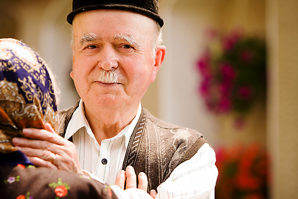 포토 JPG 해외이미지 백인 모델 라이프스타일 커플 여자 할아버지 남자 행복 할머니 얼굴 2 가족 남편 휴식 함께함 사랑 미소 사람 성인 야외 두명 초록색 여름 청춘 정원 흰색 아내 은퇴 만족 옛날 해외202004 해외포토 서양인 계절 노년 감정 컬러 컨셉 관계 표정 생활 신체부위 파일형식 이미지허브