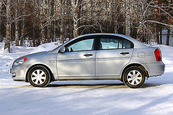 포토 JPG 해외이미지 여행 겨울 교통시설 자동차 풍경 사람없음 은색 작음 주차 그림 자동 해외202004 해외포토 계절 육상교통 컬러 교통 크기 시설 파일형식 이미지허브