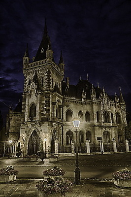 포토 JPG 해외이미지 유럽 문화 여행 건축양식 사람없음 건물 궁전 역사 재산 사인 타운 고딕 슬로바키아 해외202004 해외포토 건축물 건축 나라 고건축 금융 도시 파일형식 이미지허브