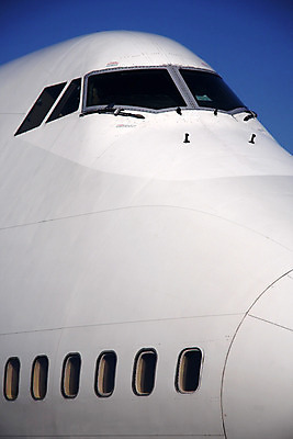 포토 JPG 해외이미지 산업 여행 비즈니스 창문 교통시설 휴가 비행기 경사 사람없음 짐 화물 흰색 티켓 공항 큼 주차 항공 준비 출발 코 상업 바쁨 제트기 무거움 거인 물류 대패 떠남 로딩 세관 해외202004 해외포토 컬러 교통 컨셉 항공교통 모션 대중교통 신체부위 운송업 무게 크기 시설 파일형식 관세청 이미지허브