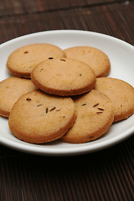 포토 JPG 해외이미지 접시 음료 음식 탁자 아침 휴식 디저트 영국 따뜻함 씨앗 사람없음 목재 컵 갈색 쌓기 쿠키 식당 초콜릿 빵집 우유 머그컵 흰색 신선 뜨거움 차 달콤 맛 아침식사 냄비 갈증 굽기 허브 상쾌 아로마 향 칼로리 내추럴 해외202004 해외포토 주간 나무 식물 식기 감정 유럽 컬러 가구 컨셉 재료 모션 유제품 상점 식사 솥 구이 파일형식 이미지허브