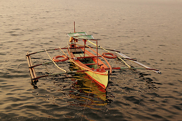 포토 JPG 해외이미지 산업 바다 낚시 항해 사람없음 목재 물 항구 보트 작음 함선 어장 해외202004 해외포토 자연요소 나무 배_교통 재료 교통시설 레저 크기 파일형식 이미지허브