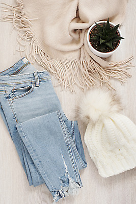 포토 JPG 해외이미지 디자인 응시 옷 여자 여행 백그라운드 컨셉 겨울 꽃무늬 장신구 새로움 따뜻함 사람없음 쇼핑 세트 선글라스 유행 세일 상점 목도리 봄 가을 흰색 청바지 화려 플랫 우아함 구매 냄비 정상 볼터치 수집 오브젝트 위치 모음 스타일 힙스터 해외202004 해외포토 시선 잡화 계절 패션 꽃 안경 컬러 무늬 바지 사람 한글 화장 솥 파일형식 이미지허브