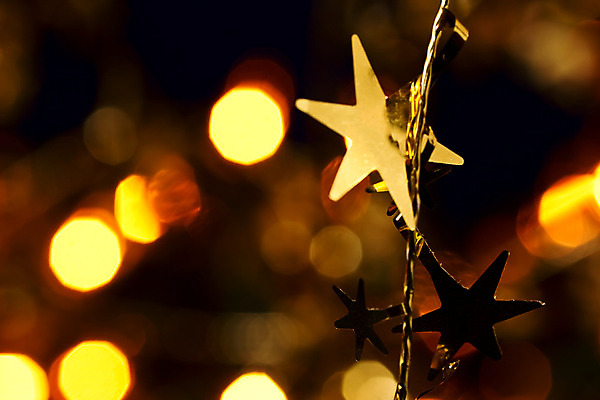 포토 JPG 해외이미지 전통 계절 별 백그라운드 크리스마스 휴가 조명 새해 주택 기념 실내 사람없음 장식 빛 노란색 파티 축제 장식볼 축하 황금 야간 저녁 12월 묘사 오브젝트 설정 빛망울 광 블러 해외202004 해외포토 자연요소 기념일 컬러 컨셉 이벤트 내부 건물 날짜 파일형식 이미지허브