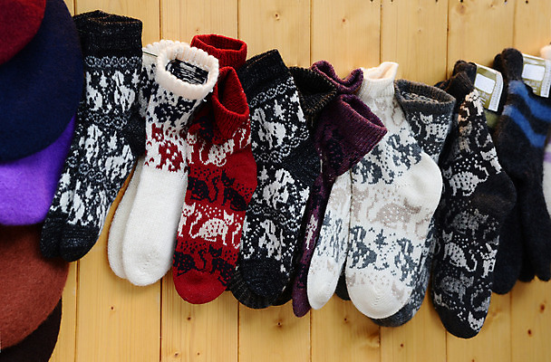 포토 JPG 해외이미지 행복 벽 백그라운드 크리스마스 겨울 휴가 양말 따뜻함 매달리기 선물 사람없음 목재 장식 빨간색 상자 컬러풀 우주 추위 수확 시골 축하 인사 신용카드 화려 질감 스타킹 그런지 해외202004 해외포토 나무 옷 계절 기념일 감정 컬러 컨셉 농업 재료 모션 금융 예절 파일형식 이미지허브