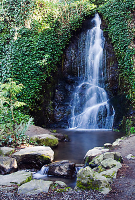 포토 JPG 해외이미지 자연 사람없음 야외 초록색 물 강 평화 폭포 흐름 개울 떨어짐 매끈함 암초 스플래쉬 해외202004 해외포토 자연요소 컬러 컨셉 감각 생태계 파일형식 이미지허브