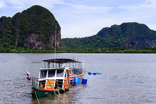 포토 JPG 해외이미지 호수 밧줄 바다 낚시 주택 사람없음 목재 물 강 만 바퀴 보트 버리기 정박 함선 낚시꾼 철사 승객 폭풍 부표 보험 돛대 썩음 조난 침몰 스코틀랜드 해외202004 해외포토 자연요소 나무 줄 배_교통 재료 모션 레저 날씨 영국 건물 파일형식 이미지허브